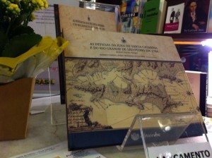 A segunda edição do livro foi lançada em julho, pela EdUFSC